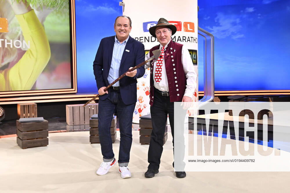 Wolfram Kons and Schäfer Heinrich at the 27 RTL Spendenmarathon 2022 in Studio 8 of EMG Studios Hürth, 18 11 2022 Foto:xD.xAnoraganingrumx xFuturexImage