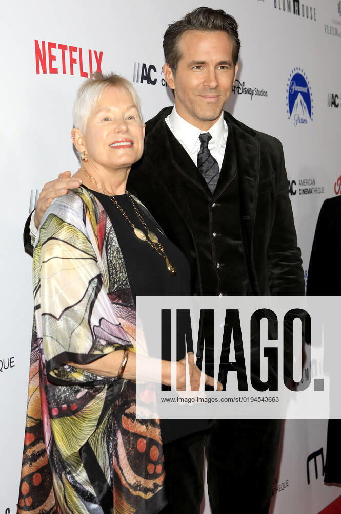 Ryan Reynolds with mother Tammy Reynolds at the 36 American Cinematheque Awards 2022 at the Beverly Hilton Hotel Beverly Hills, 17 11 2022. Foto:xD.xBedrosianx xFuturexImage
