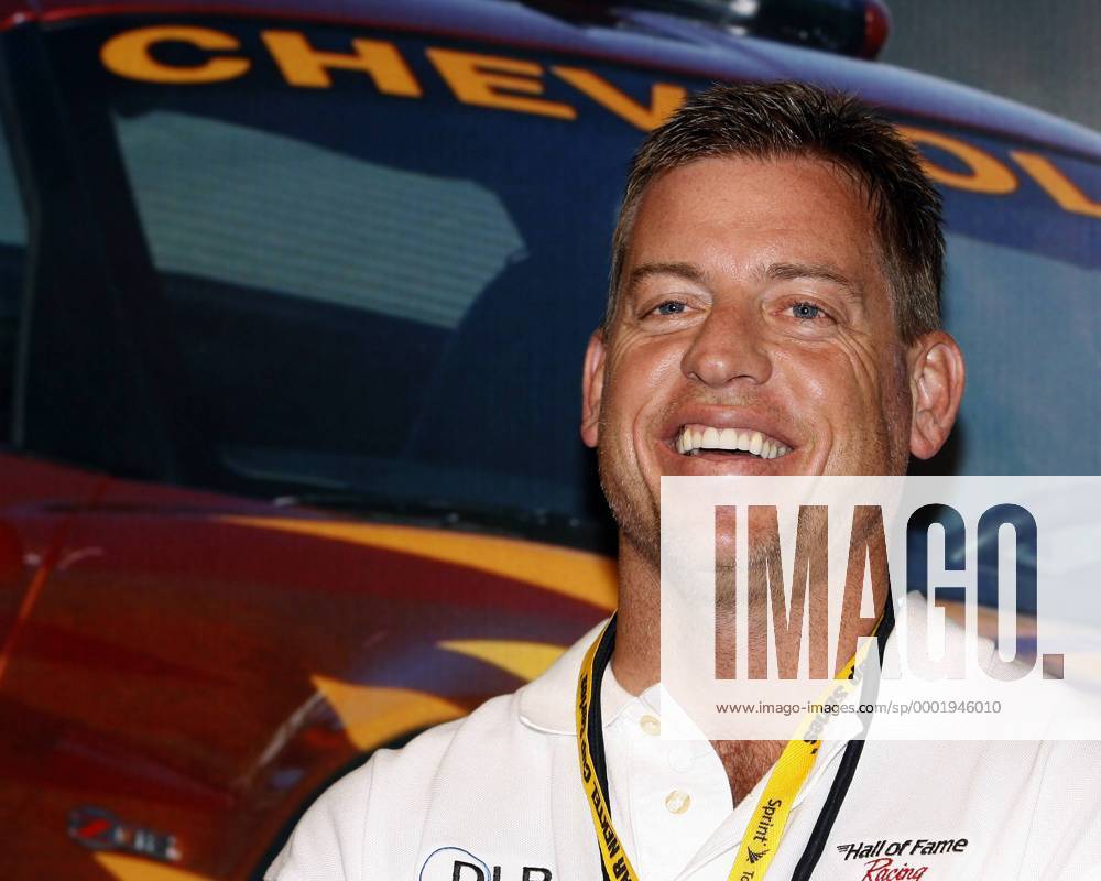 Der ehemalige Quarterback Troy Aikman (USA Dallas Cowboys) bei den Daytona 500 - (day2006021904) Motorsport Herren Daytona 500, Nascar Nextel Cup Series 2006, US Rennserie, Autorennen, Automobilrennsport Porträt Daytona