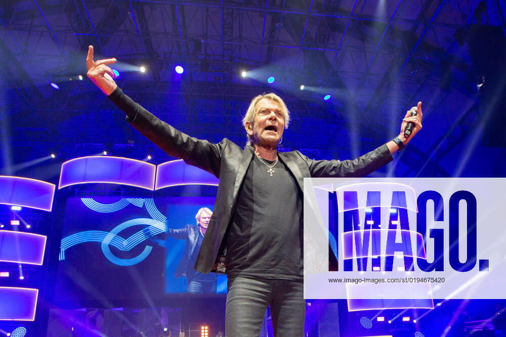 Frankfurt pop singer Matthias Reim at the concert on 19 11 2022 in Frankfurt