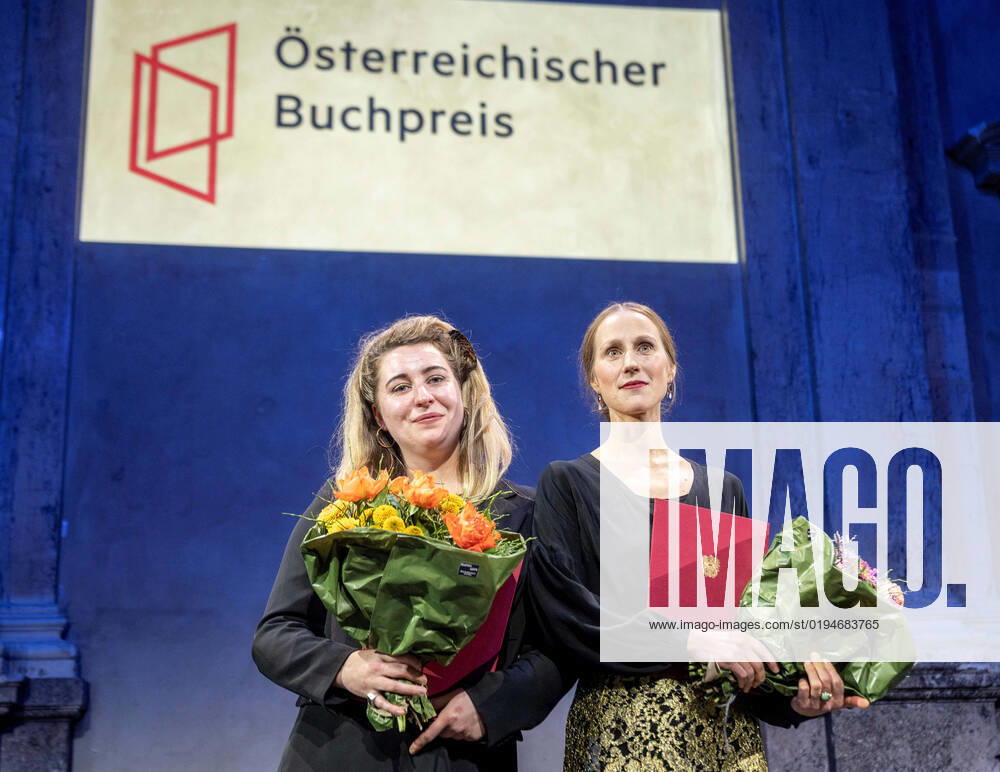 20221121 Verleihung Oesterreichischer Buchpreis 2022 WIEN, OESTERREICH - 21. NOVEMBER: Gewinnerin des Debutpreises Lena-Marie Biertimpel (Roman Luftpolster ) und Gewinnerin des Oesterr. Buchpreises Verena Rossbacher (Roan Mon Chà ri und unsere demolierten Seelen) bei Verleihung des Oesterreichischen Buchpreises 2022 im Casino am Schwarzenbergplatz am 21. November, 2022 in Wien, Oesterreich. 221121_SEPA_32_032