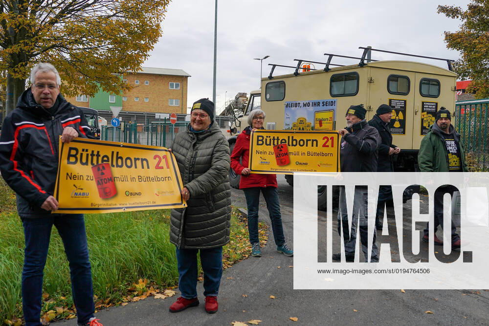 Protest of BI Büttelborn 21 against the storage of free-measured waste from Biblis Büttelborn 22 11 2022 Protest at the landfill against the allocation of free-measured waste from the nuclear power plant Biblis