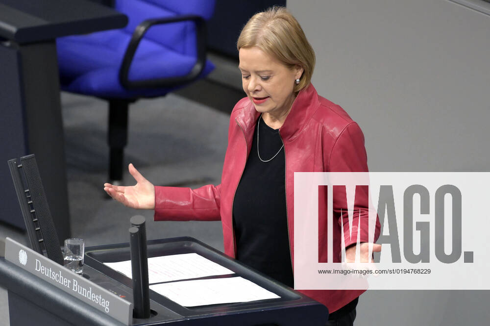 Gesine Lötzsch at the 68 session of the German Bundestag in the Reichstag building Berlin, 22 11 2022 Foto:xF.xFuturexImage