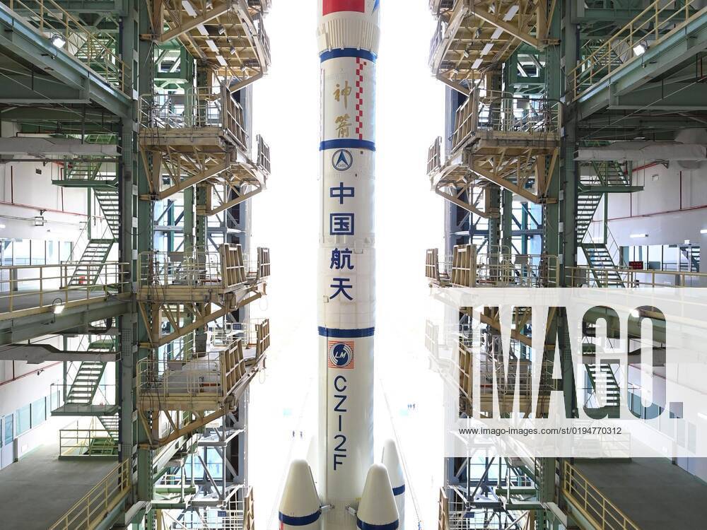 (221121) -- JIUQUAN, Nov. 21, 2022 -- The combination of the Shenzhou-15 crewed spaceship and a Long March-2F carrier rocket is to be transferred to the launching area in Jiuquan Satellite Launch Center in northwest China, Nov. 21, 2022. The combination of the Shenzhou-15 crewed spaceship and a Long March-2F carrier rocket was transferred to the launching area on Monday, the China Manned Space Agency (CMSA) said. The facilities and equipment at the launch site are in good condition, and various pre-launch function checks and joint tests will be carried out as planned, said the CMSA. (Photo by Xinhua) (EyesonSci) CHINA-JIUQUAN-SHENZHOU-15-LAUNCH-PREPARATION (CN) WangxJiangbo