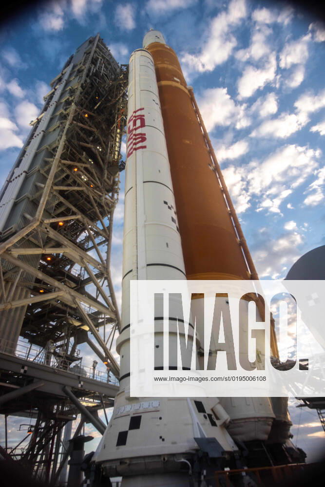 A wide angle remote view of the massive super heavy-lift solid rocket boosters that will carry the NASA Artemis I Space Launch System and Orion spacecraft into orbit from launch pad 39B at the Kennedy Space Center, November 15, 2022, in Cape Canaveral, Florida. After several failed attempts the un-crewed flight test is expected to lift off on November 16th. Kennedy Space Center United States of America - ZUMAp138 20221115_zaa_p138_033