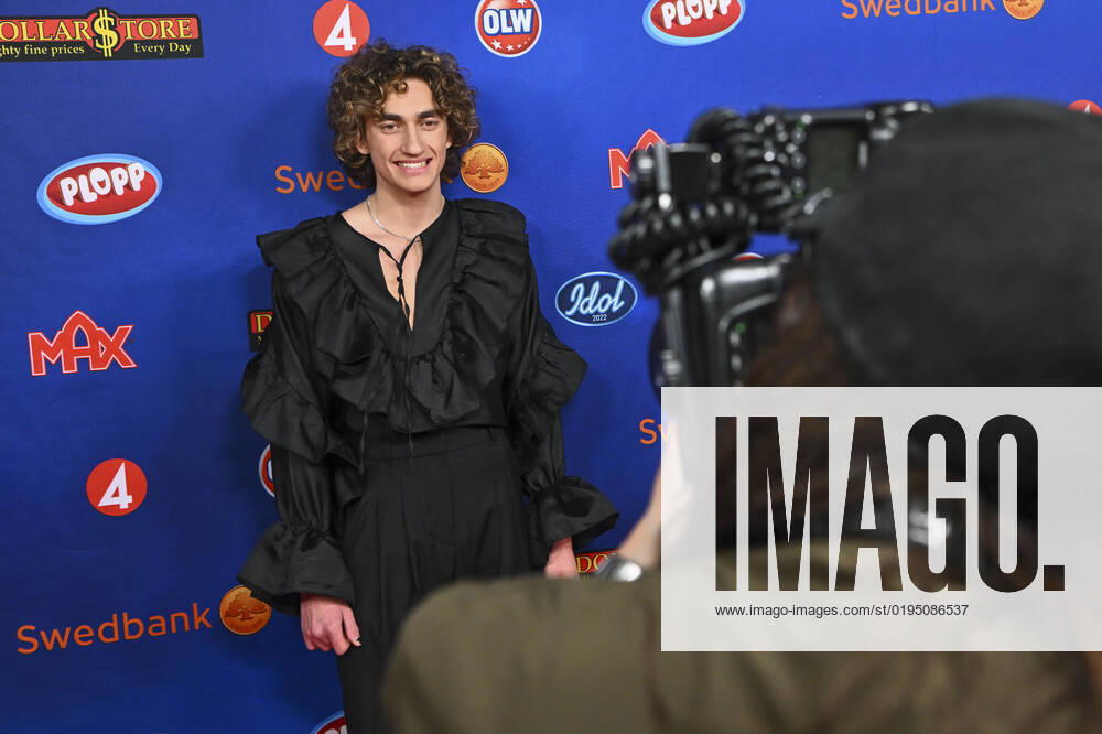 STOCKHOLM 20221125 One of the years finalists, Albin Tingwall, arrives at Friday nights final in Idol Stockholm Sweden skiing