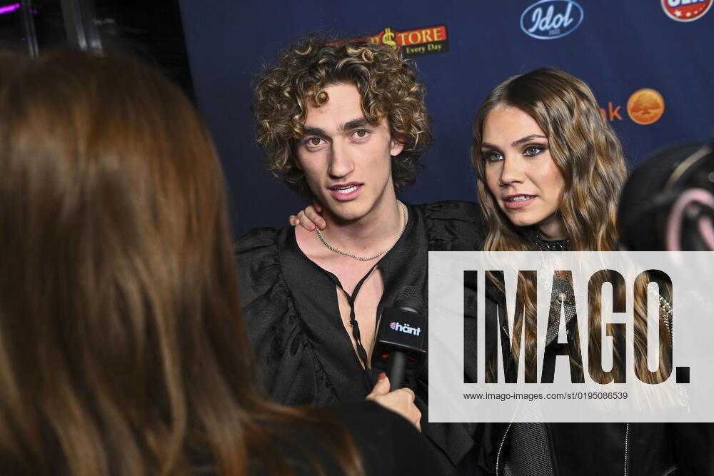 STOCKHOLM 20221125 Arets finalists, Albin Tingwall and Nike Sellmar, arrive at Friday nights final in Idol Stockholm Sweden skiing