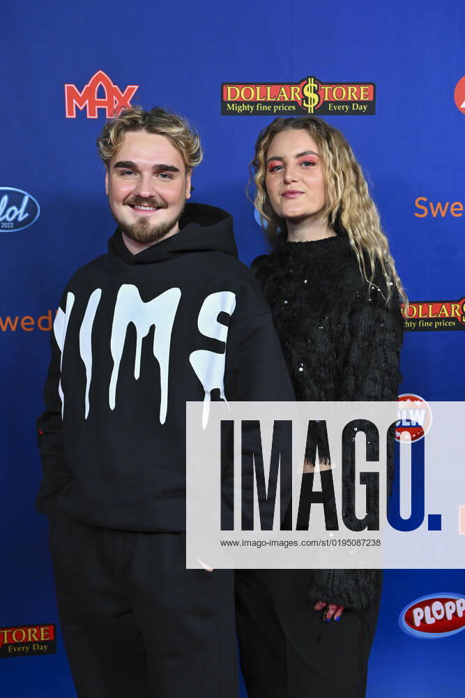STOCKHOLM 20221125 Emil Henrohn and Stina Karlsson arrive at Friday nights final in Idol Stockholm Sweden skiing