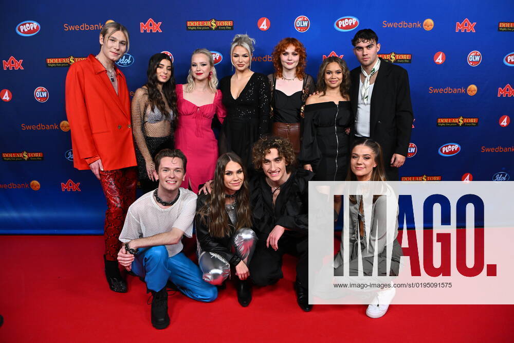 STOCKHOLM 20221125 This years Idol participants top row from left Sebastian Rydgren, Carmen Toubia, Klara Almström, Carolin Ellingsen, Vera Arkelid, Ruby Lindén and Luka Nemorin Bottom row from left Julien Keeulen, Nike Sellmar, Albin Tingwall and Ida Hallquist arrive at Friday nights final in Idol in Tele2 Arena Stockholm Sweden skiing
