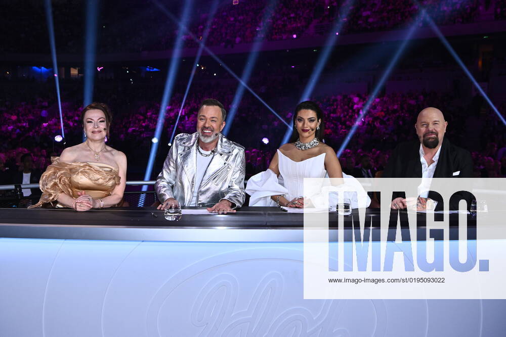 STOCKHOLM 20221125 Idol jury Kishti Tomita, Alexander Kronlund, Katia Mosally and Anders Bagge during Friday nights final in Idol in Tele2 Arena Stockholm Sweden skiing