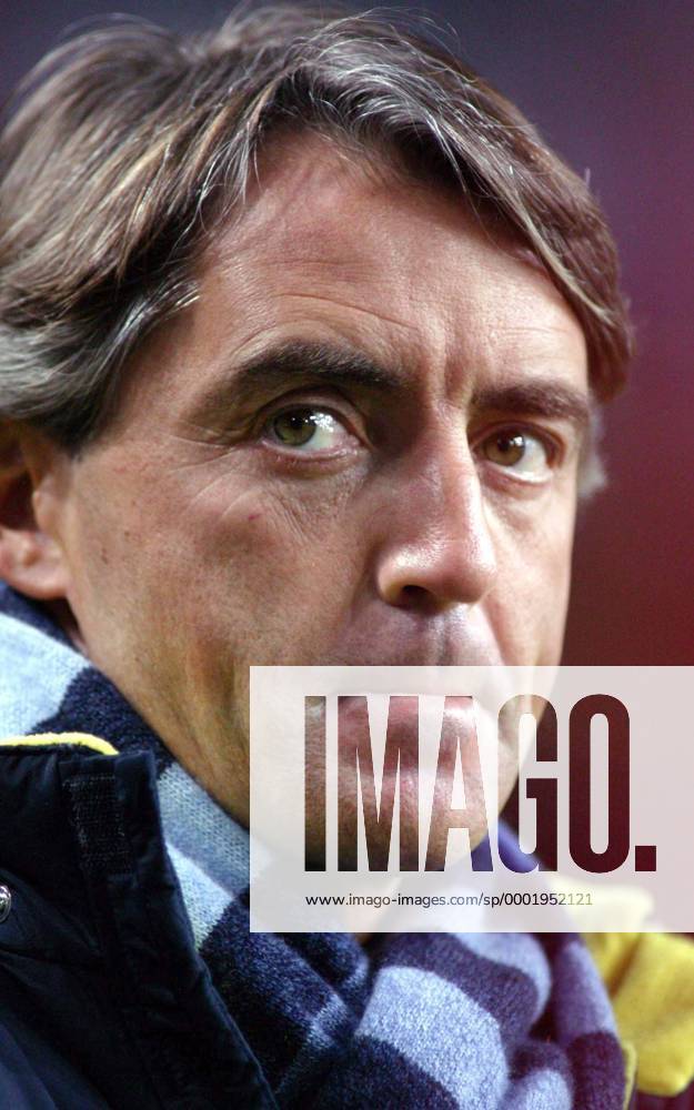 Trainer Roberto Mancini (Inter) nachdenklich - Fußball EC 1 Herren Champions League 2005 2006, Achtelfinale, FC Internazionale Mailand Porträt Amsterdam Nachdenklichkeit,