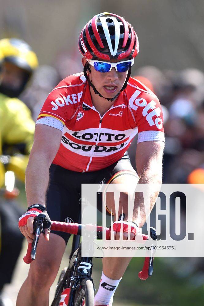 - ROUBAIX, FRANCE: Belgian Sean De Bie of Lotto - Soudal pictured on the cobblezone of Wallers-Arenberg during the Paris-Roubaix one day cycling race, 253,5 km from Compiegne to the Velodrome in Roubaix, Sunday 12 April 2015. LUCxCLAESSEN x04603089x