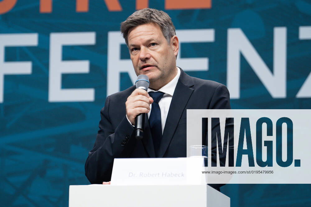 Industry Conference 2022 in Berlin Current, 29 11 2022, Berlin, Dr Robert Habeck, Federal Minister for Economic Affairs and Climate Protection in portrait at the press conference during the opening of the Industry Conference