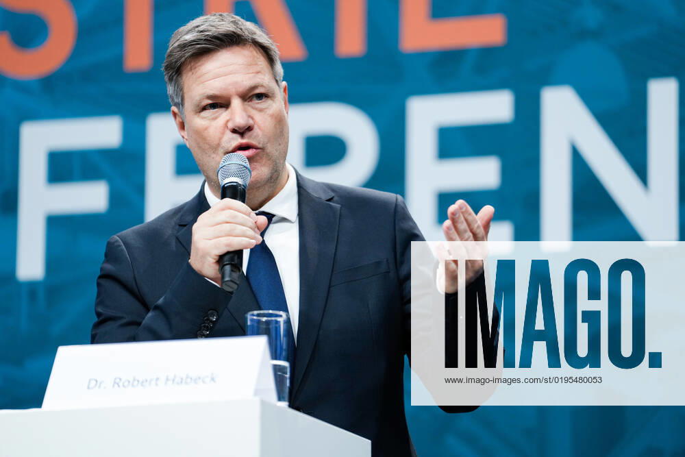 Industry Conference 2022 in Berlin Current, 29 11 2022, Berlin, Dr Robert Habeck, Federal Minister for Economic Affairs and Climate Protection in portrait at the press conference during the opening of the Industry Conference