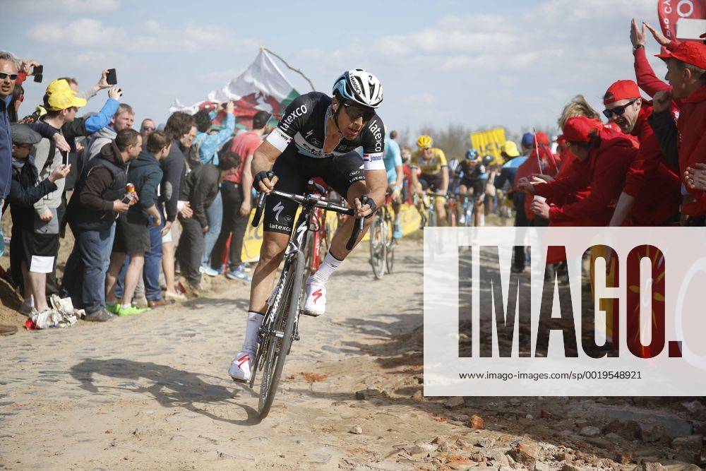 - ROUBAIX, FRANCE: Dutch Niki Terpstra of team Ettix - Quick-Step pictured during the Paris-Roubaix one day cycling race, 253,5 km from Compiegne to the Velodrome in Roubaix, Sunday 12 April 2015. YUZURUxSUNADA x04603309x