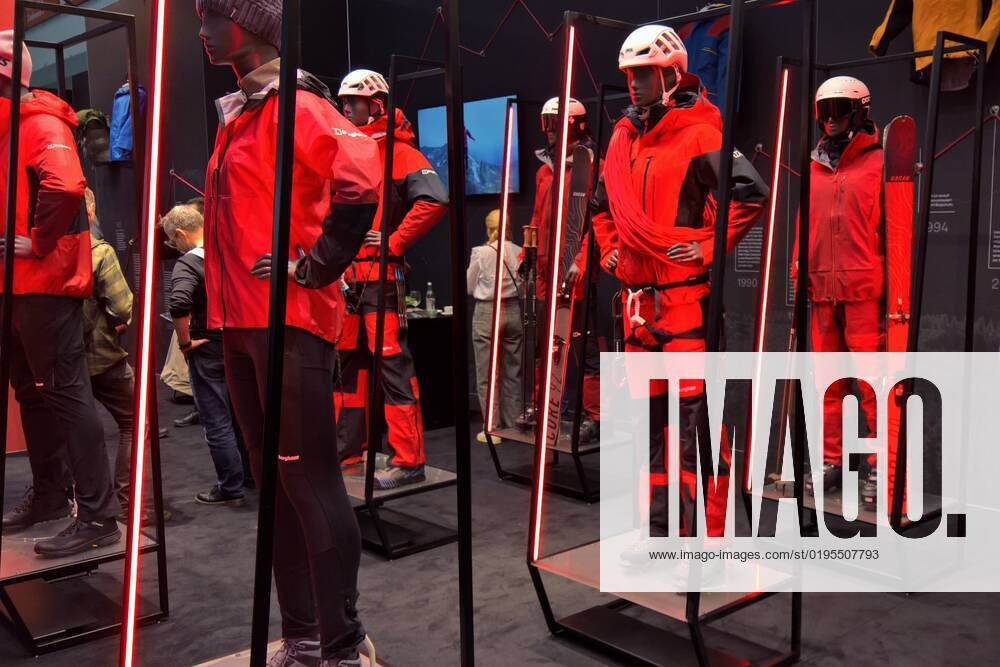 ISPO, the abbreviation stands for Internationale Fachmesse für Sportartikel und Sportmode Foto Messe Muenchen, Ispo 2022, Retro Ski Fashion bzw Outdoor Bekleidung