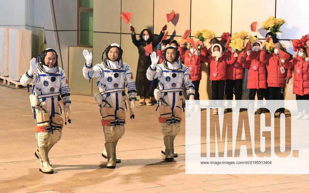 (221129) -- JIUQUAN, Nov. 29, 2022 -- A see-off ceremony for three Chinese astronauts of the Shenzhou-15 manned space mission is held at the Jiuquan Satellite Launch Center in northwest China, Nov. 29, 2022. Astronauts Fei Junlong (C), Deng Qingming (R), and Zhang Lu have received years of arduous training for this six-month mission, during which the construction of China s space station will be officially completed. ) CHINA-JIUQUAN-SHENZHOU-15-ASTRONAUTS-SEE-OFF CEREMONY (CN) LiuxLei