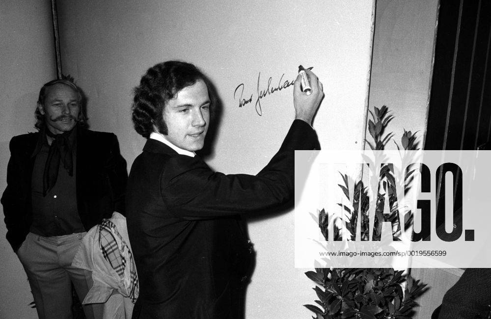 Franz Beckenbauer (FC Bayern München) bei der Premiere zum Film -Libero-