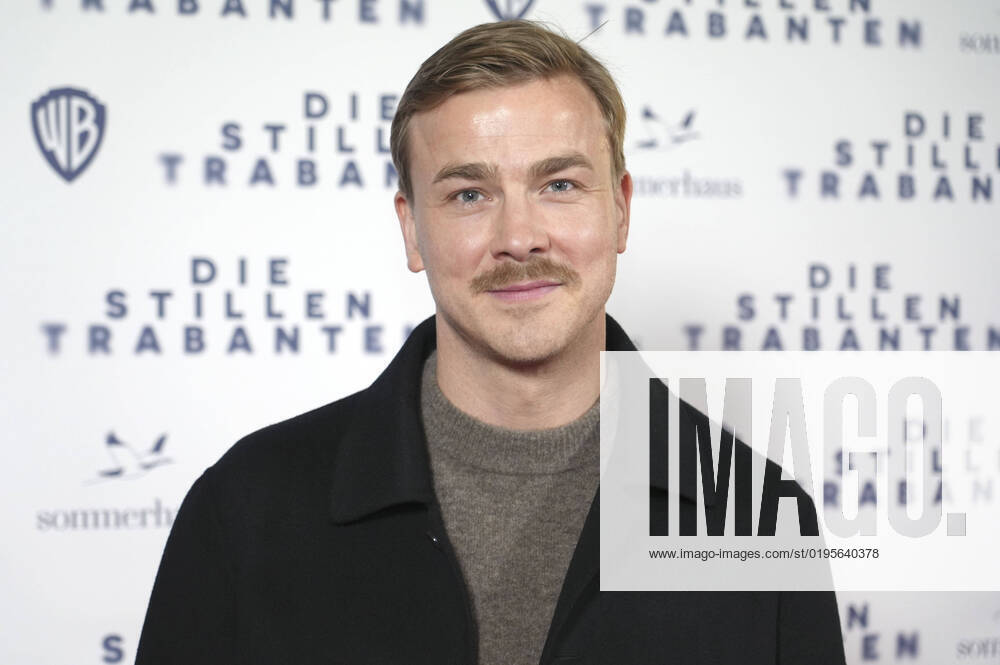 Albrecht Schuch at the premiere of the feature film Die stillen Trabanten at Passage Kinos Leipzig, 29 11 2022 Foto:xB.xBartschx xFuturexImage