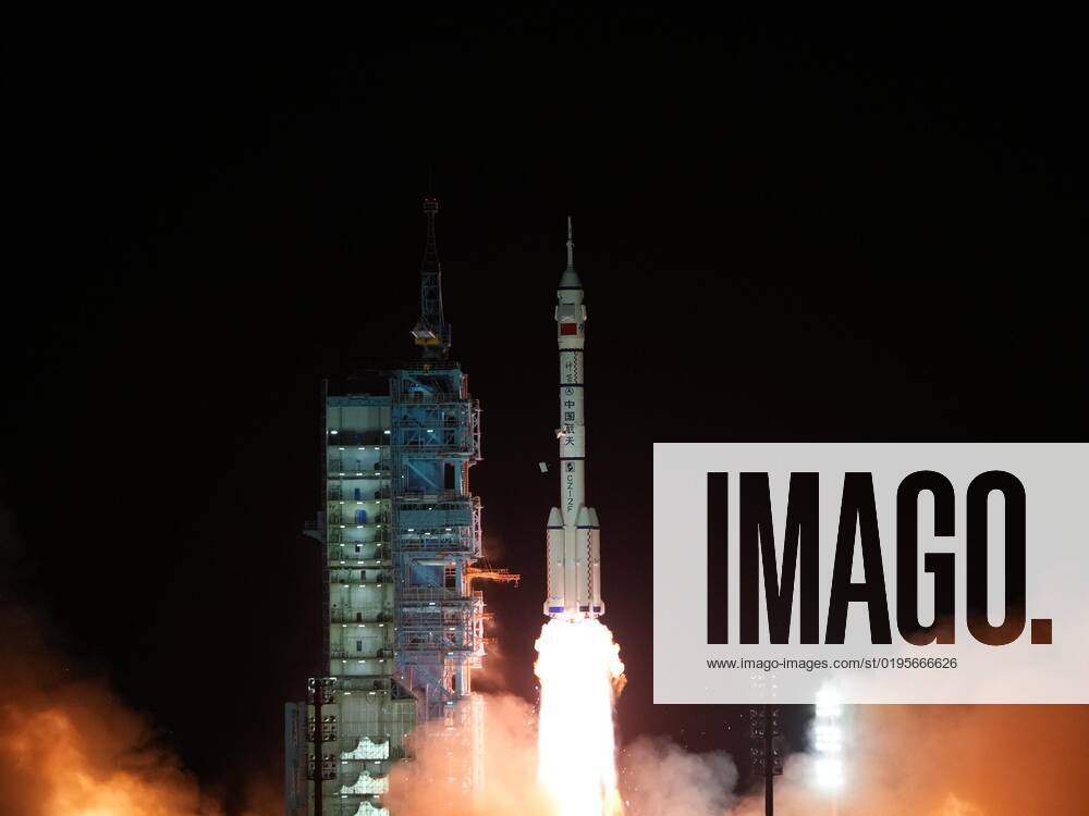 (221129) -- JIUQUAN, Nov. 29, 2022 -- The manned spaceship Shenzhou-15, atop the Long March-2F Y15 carrier rocket, blasts off from the Jiuquan Satellite Launch Center in northwest China, Nov. 29, 2022. ) (EyesonSci)CHINA-SHENZHOU-15-LAUNCH (CN) LixGang