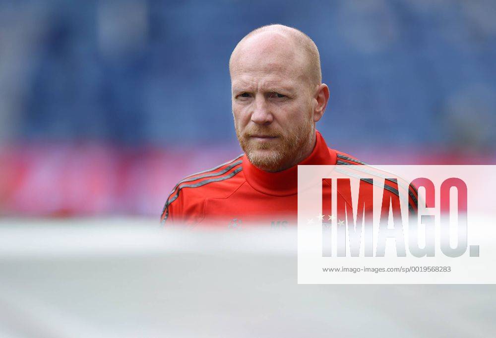FUSSBALL CHAMPIONS LEAGUE SAISON 2014 2015 VIERTELFINAL HINSPIEL FC Porto - FC Bayern Muenchen 14.03.2015 Abschlusstraining FC Bayern Muenchen im Stadion Dragao; Sportvorstand Matthias Sammer