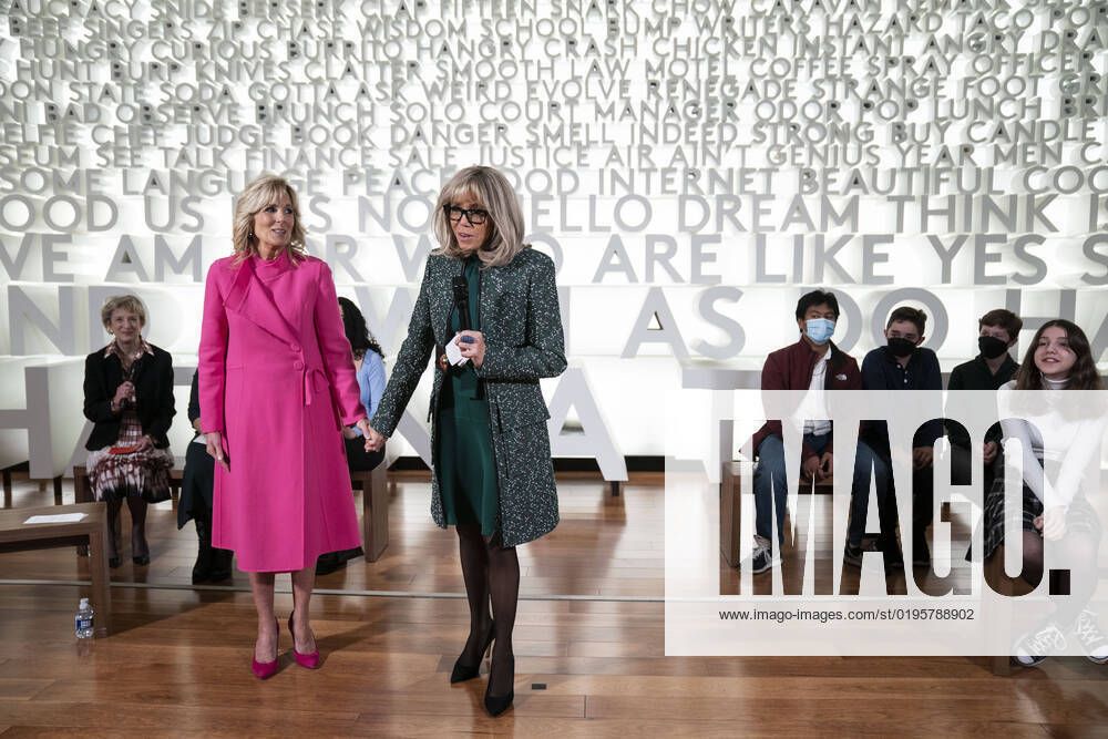 First lady Dr. Jill Biden and Brigitte Macron of France deliver remarks at Planet Word during a tour of the museum in Washington, DC on Thursday, December 1, 2022 Washington USA - ZUMAs152 20221201_zaa_s152_174