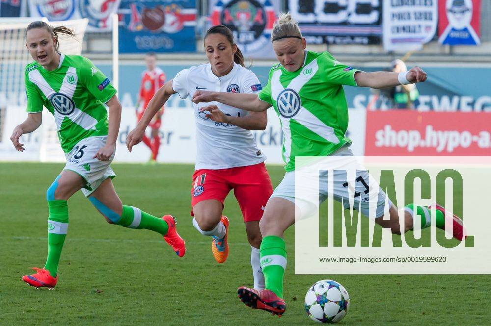 V.li.: Jessica Houara (Paris Saint-Germain) kann den Schuss von Alexandra Popp (VfL Wolfsburg) nicht verhindern, Fussball, UEFA Women s Champions League, VfL Wolfsburg - Paris Saint-Germain,