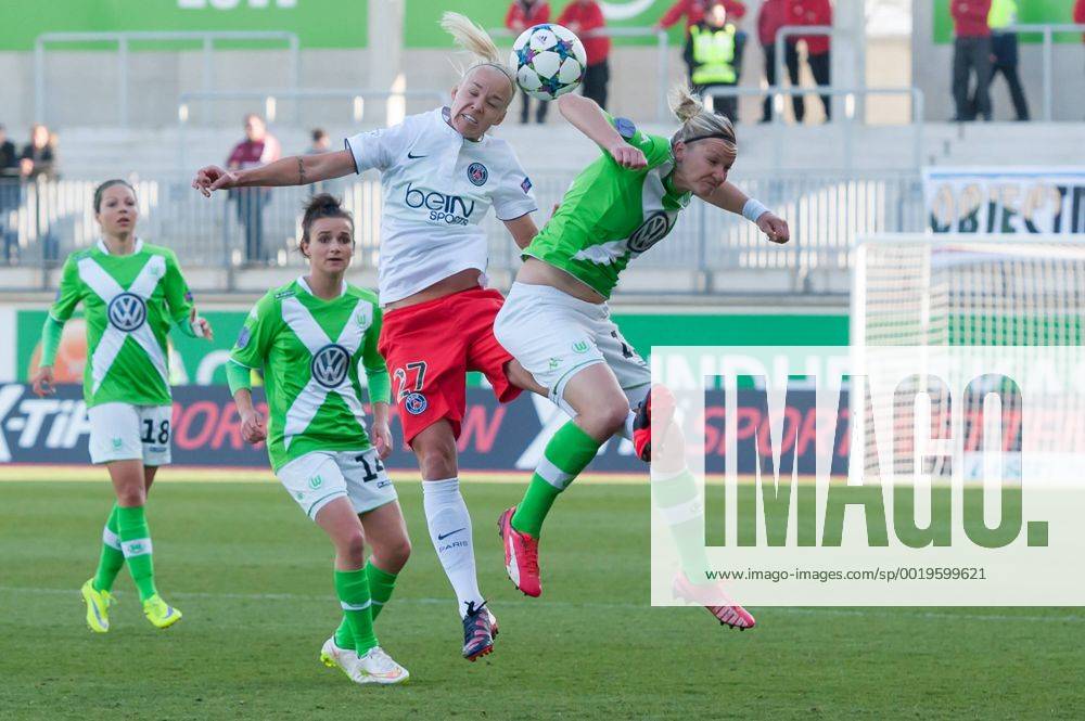 V.li.: Caroline Seger (Paris Saint-Germain) im Kopfballduell, Kopfball, Zweikampf mit Alexandra Popp (VfL Wolfsburg), Fussball, UEFA Women s Champions League, VfL Wolfsburg - Paris Saint-Germain,
