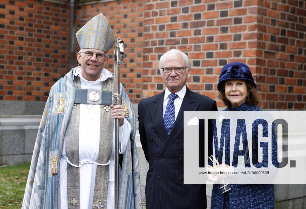 UPPSALA 20221204 New Archbishop Martin ModÃ us with King Carl Gustaf and Queen Silvia after the reception service and high mass on the second Advent in Uppsala Cathedral Uppsala Sweden