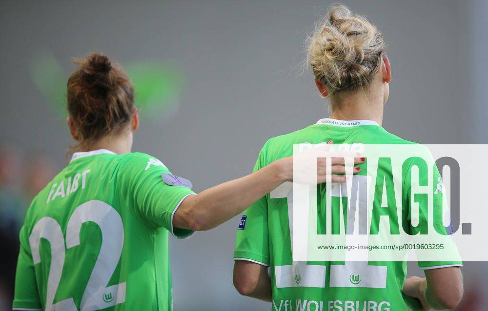 Enttäuschung bei v.l. Verena Faisst (VfL Wolfsburg), Alexandra Popp (VfL Wolfsburg) VfL Wolfsburg vs. Paris Saint Germain