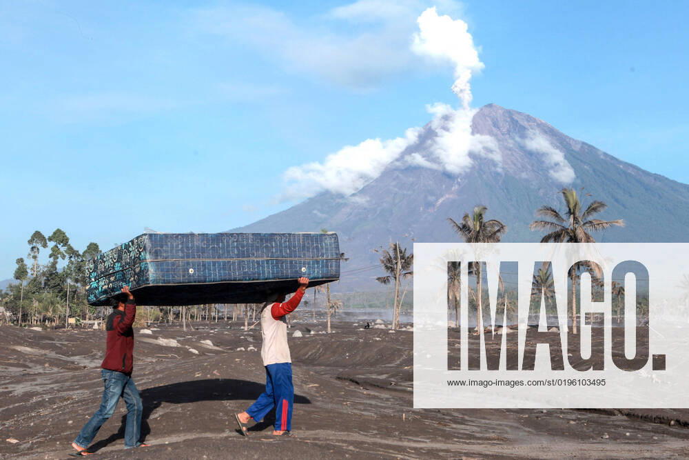 (221206) -- LUMAJANG, Dec. 6, 2022 -- People move their personal belongings to safe place after the eruption of Mount Semeru at Sumberwuluh village in Lumajang, East Java, Indonesia, Dec. 6, 2022. Semeru volcano on Indonesia s Java island erupted on Sunday, spewing a 1.5-km high ash column, authorities said. (Photo by Xinhua) INDONESIA-LUMAJANG-MOUNT SEMERU-ERUPTION-AFTERMATH BayuxNovanta