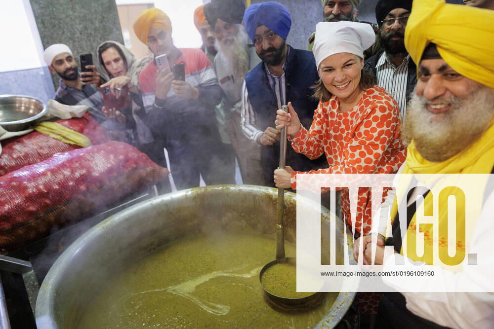 Annalena Baerbock Buendnis 90 Die Gruenen , German Foreign Minister, taken during a visit to the Gurudwara Sis Ganj Sahib Sikh Temple and its kitchen in New Delhi, 05 12 2022 New Delhi India