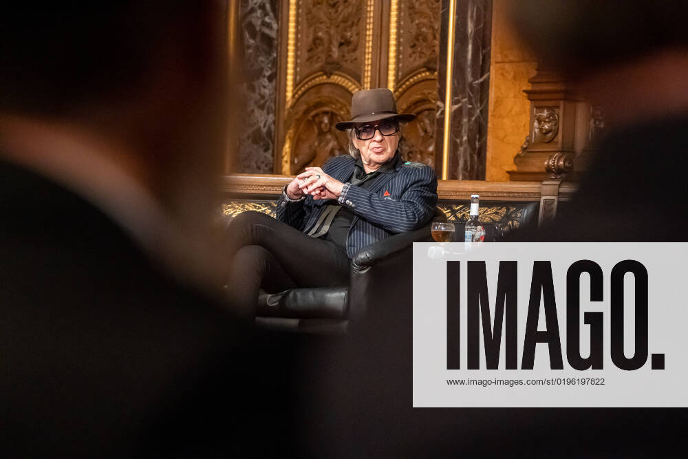 Anniversary event 100 years Übersee Club Hamburg honorary citizen in conversation in the city hall Udo Lindenberg , musician and honorary citizen Anniversary event 100 years Übersee Club Hamburg honorary citizen in conversation in the city hall Udo Lindenberg , musician and honorary citizen, Hamburg Hamburg Germany City Hall