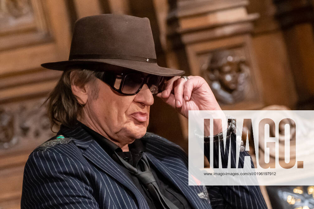 Anniversary event 100 years Übersee Club Hamburg honorary citizen in conversation in the city hall Udo Lindenberg , musician and honorary citizen Anniversary event 100 years Übersee Club Hamburg honorary citizen in conversation in the city hall Udo Lindenberg , musician and honorary citizen, Hamburg Hamburg Germany City Hall