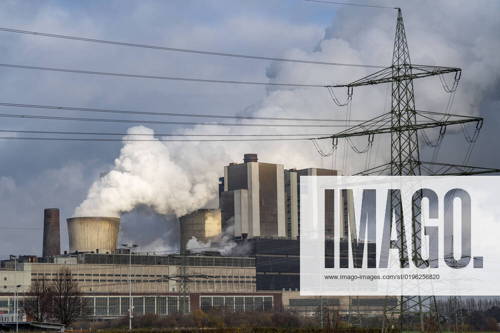 The lignite-fired power plant Weisweiler of RWE Power AG in Eschweiler Weisweiler, base load power plant, fires lignite from the open pit mine Inden, NRW, Germany, lignite-fired power plant Weisweiler