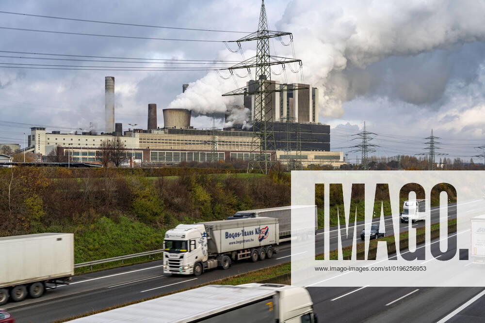 The lignite-fired power plant Weisweiler of RWE Power AG in Eschweiler Weisweiler, base load power plant, fires lignite from the open pit mine Inden, A4 freeway, NRW, Germany, lignite-fired power plant Weisweiler
