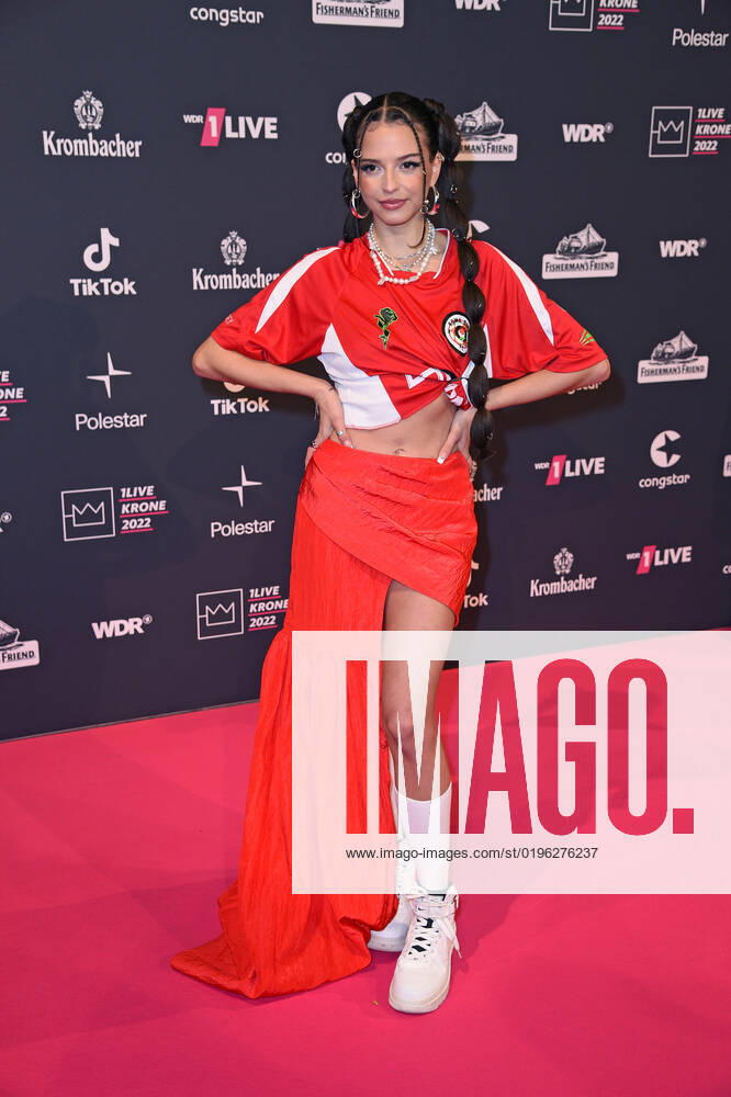 Nina Chuba at the 1live Krone 2022 in the Jahrhunderthalle in Bochum on 08 12 2022