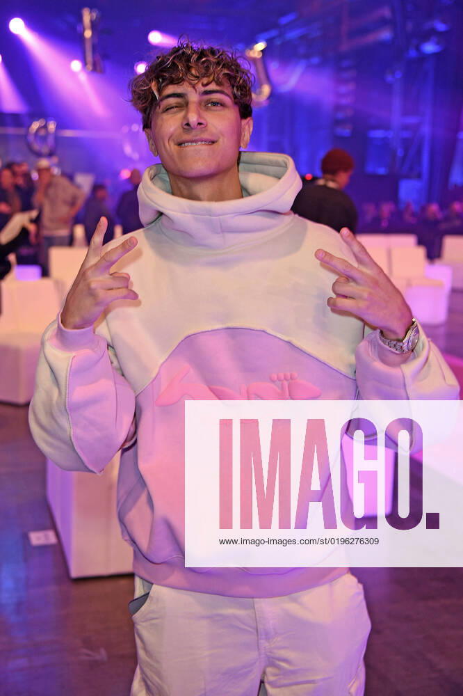 Lukas Rieger at the 1live Krone 2022 in the Jahrhunderthalle in Bochum on 08 12 2022