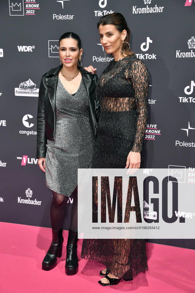 Donya Farahani and Maryam Koohestanian at the 23 award ceremony of the 1Live Krone 2022 in the Jahrhunderthalle Bochum, 08 12 2022 Foto:xN.xKubelkax xFuturexImage