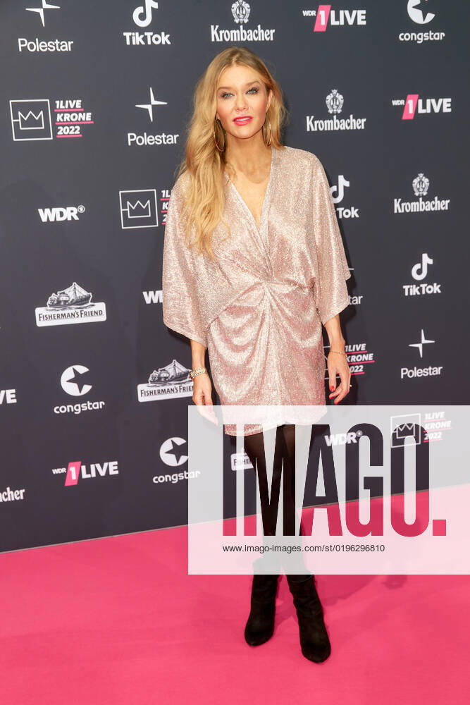 1LIVE Krone award ceremony in Bochum Laura Karasek Briggs on the red carpet at the 1LIVE Krone award ceremony in the Jahrhunderthalle in Bochum