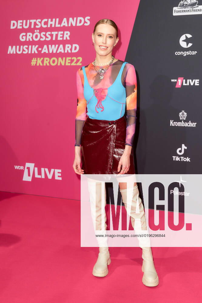 1LIVE Krone award ceremony in Bochum Lea Lea Marie Becker on the red carpet at the 1LIVE Krone award ceremony in the Jahrhunderthalle in Bochum