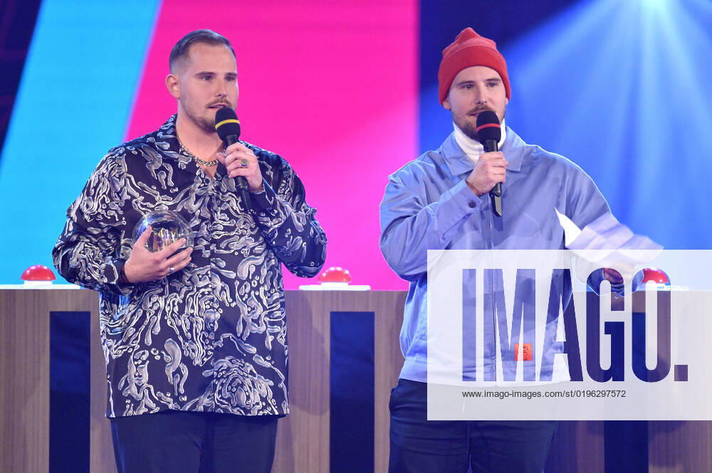 Dennis Wolter and Benjamin Wolter at the 23 award ceremony of the 1Live Krone 2022 in the Jahrhunderthalle Bochum, 08 12 2022 Foto:xN.xKubelkax xFuturexImage