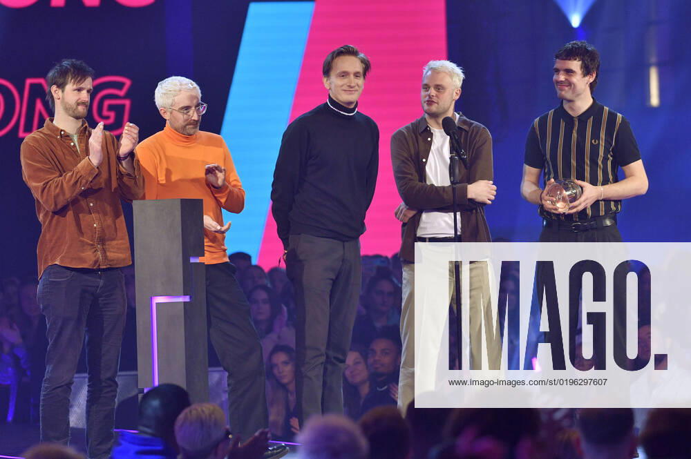 Kraftklub at the 23 award ceremony of the 1Live Krone 2022 in the Jahrhunderthalle Bochum, 08 12 2022 Foto:xN.xKubelkax xFuturexImage
