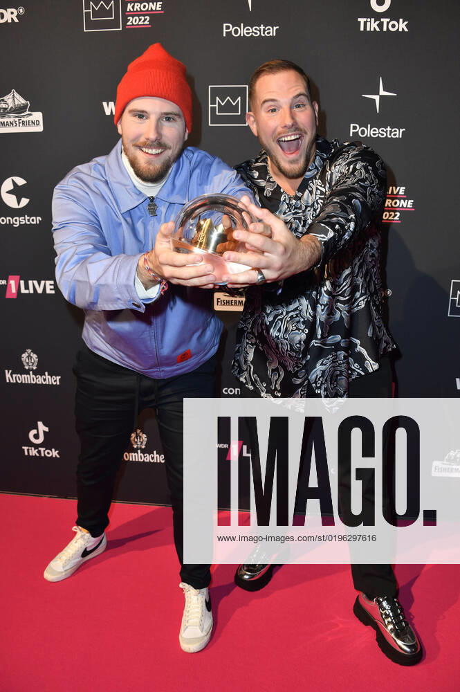 Dennis Wolter and Benjamin Wolter at the 23 award ceremony of the 1Live Krone 2022 in the Jahrhunderthalle Bochum, 08 12 2022 Foto:xN.xKubelkax xFuturexImage