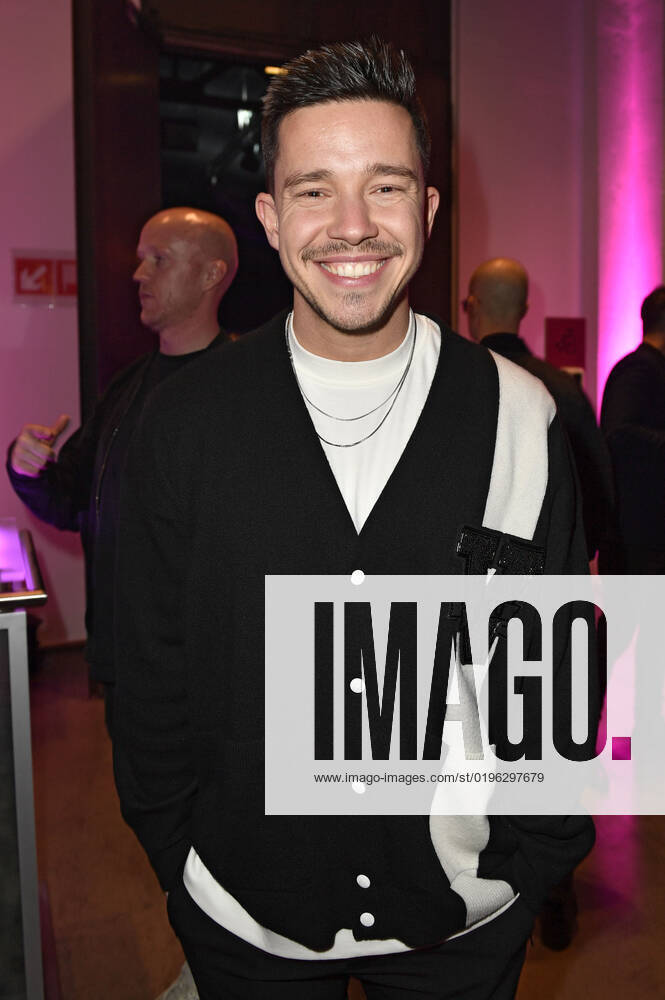 Nico Santos at the 23 award ceremony of the 1Live Krone 2022 in the Jahrhunderthalle Bochum, 08 12 2022 Foto:xN.xKubelkax xFuturexImage