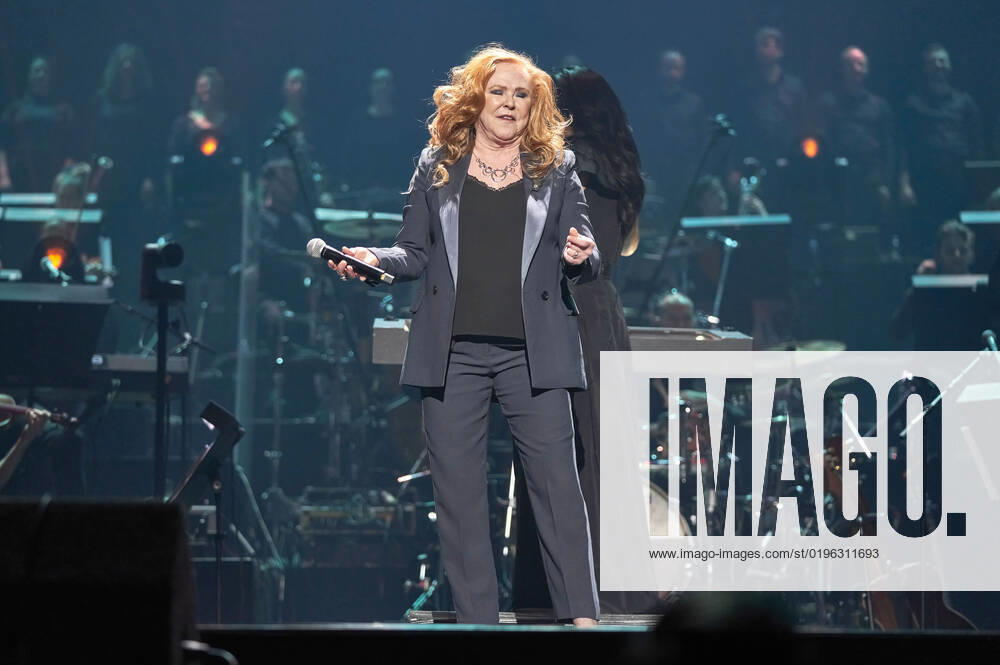 Carol Decker T Pau live at Night of the Proms 2022 at ZAG Arena Hannover, 08 12 2022 Foto:xU.xFuturexImage