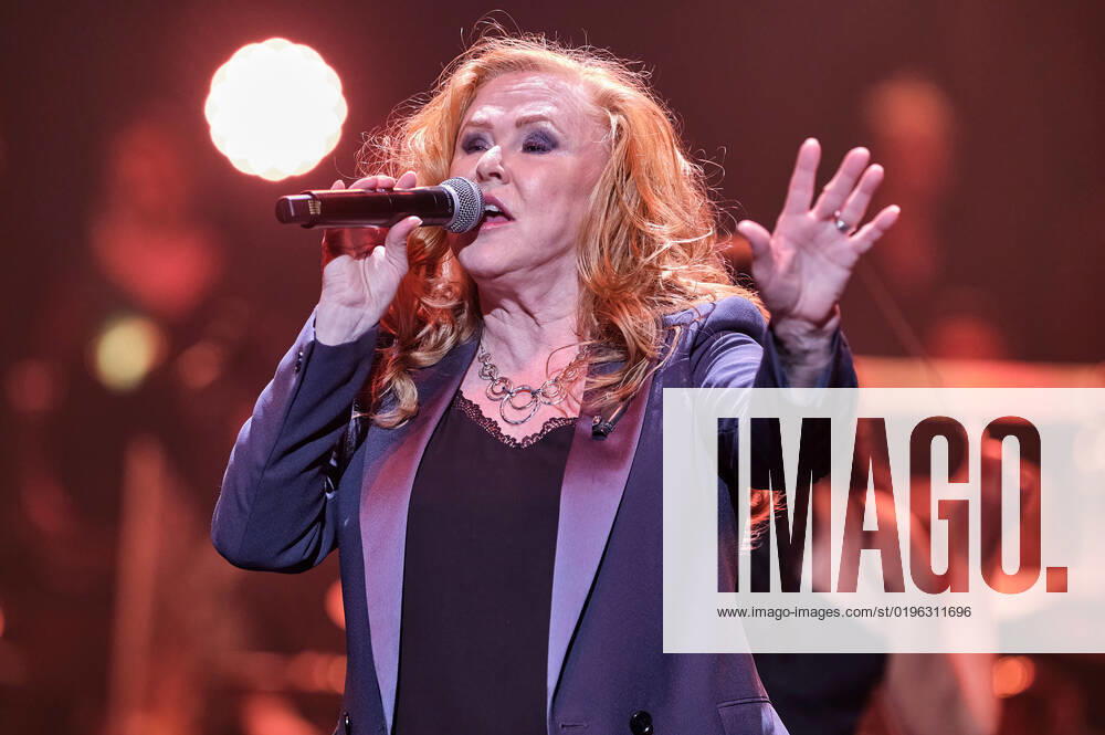 Carol Decker T Pau live at Night of the Proms 2022 at ZAG Arena Hannover, 08 12 2022 Foto:xU.xFuturexImage