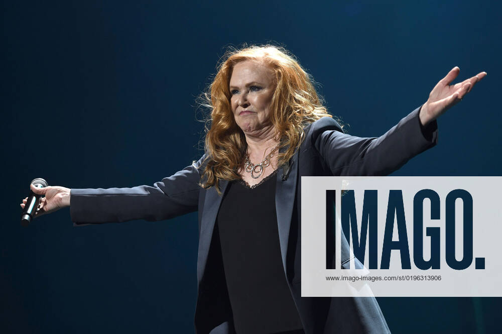 Carol Decker T Pau live at Night of the Proms 2022 at ZAG Arena Hannover, 08 12 2022 Foto:xC.xNiehausx xFuturexImage