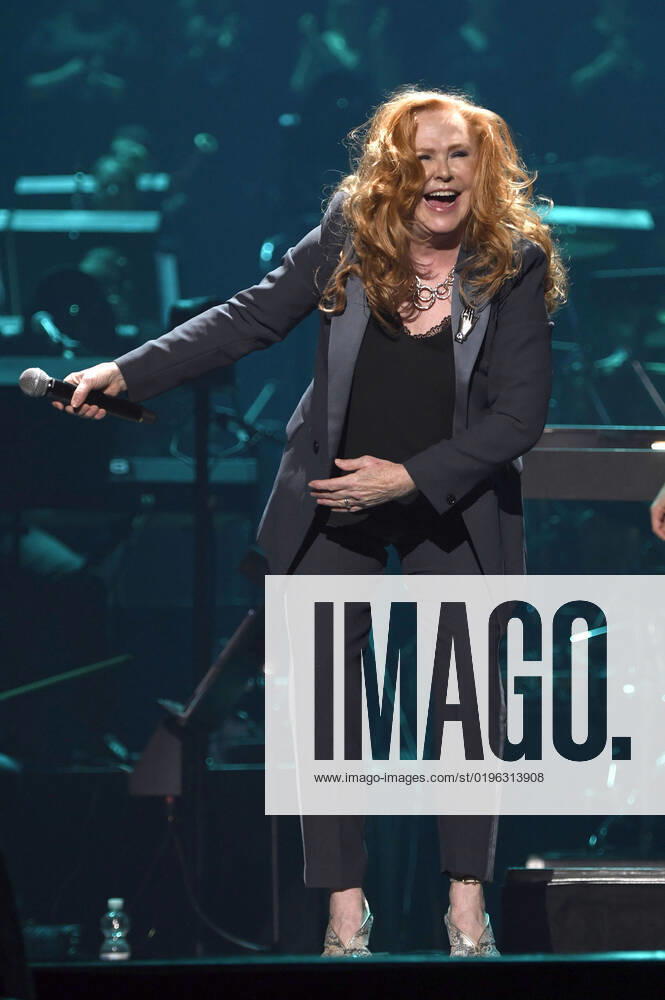 Carol Decker T Pau live at Night of the Proms 2022 at ZAG Arena Hannover, 08 12 2022 Foto:xC.xNiehausx xFuturexImage