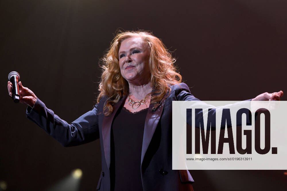 Carol Decker T Pau live at Night of the Proms 2022 at ZAG Arena Hannover, 08 12 2022 Foto:xC.xNiehausx xFuturexImage